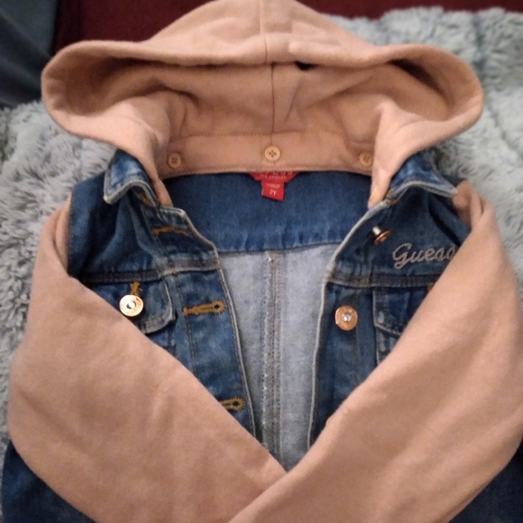 💥Like New Guess Jean Jacket - Picture 3 of 9